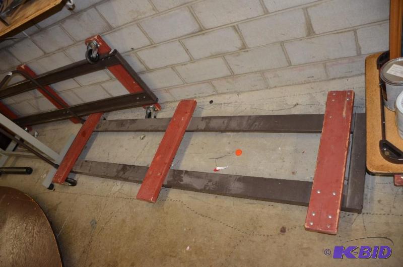 lot 213 image: 8 Platform rolling hand truck...