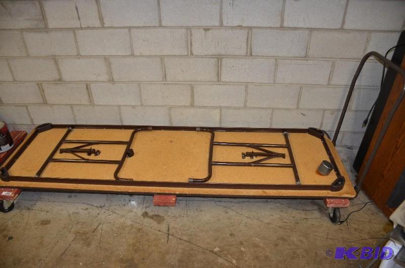 lot 214 image: 8 Platform rolling hand truck...