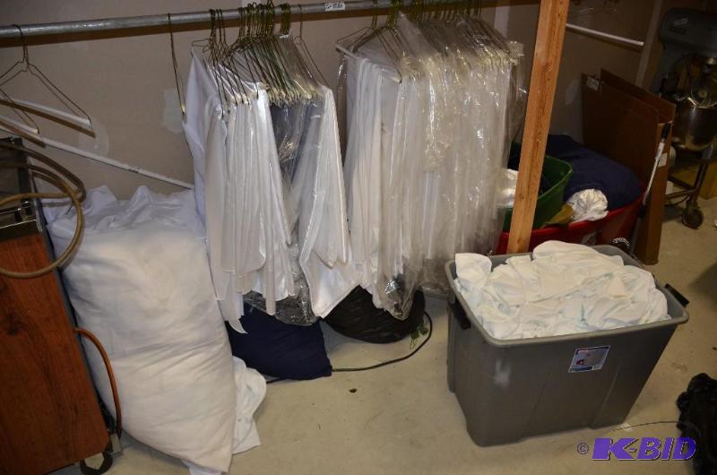 lot 237 image: Lot of Banquet table clothes between 40-50 ha...