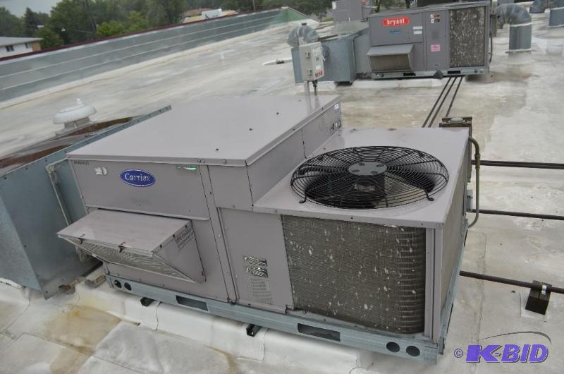 lot 25D image: Carrier air conditioning unit Model 48TJE005-...