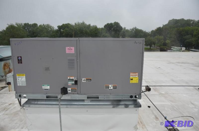 lot 25G image: Carrier model 48TCED08A2A5A0A0A0 Air conditio...