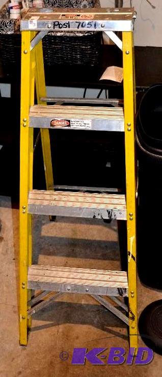 lot 271 image: 4ft. Extra Heavy Duty Step Ladder Duty rating...