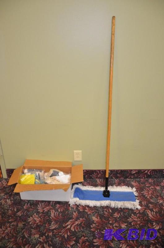 lot 291 image: Dust Mop 24" with extra dust mops in box...