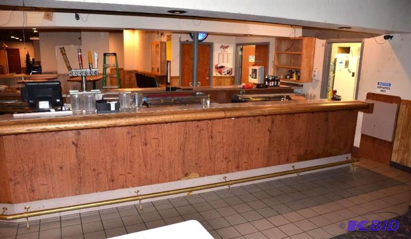 lot 3 image: Beautiful Solid Wood Bar top & Counter wi...
