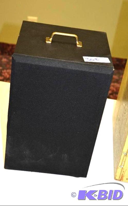 lot 30E image: Peavey model HKS 8 black speaker. 10x9x15...