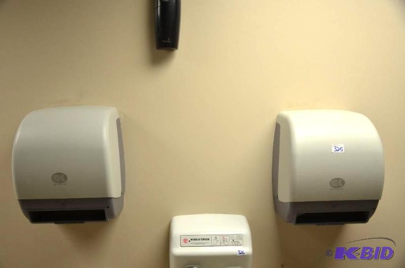 lot 325 image: 2 G&ampk Services automatic paper towel disp...