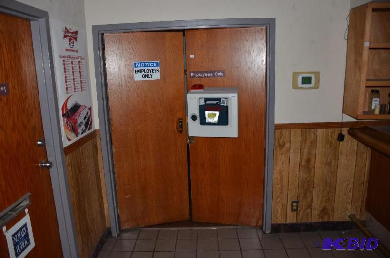 lot 333 image: 2 Warnock Hersey 30 inch doors and frames Ple...