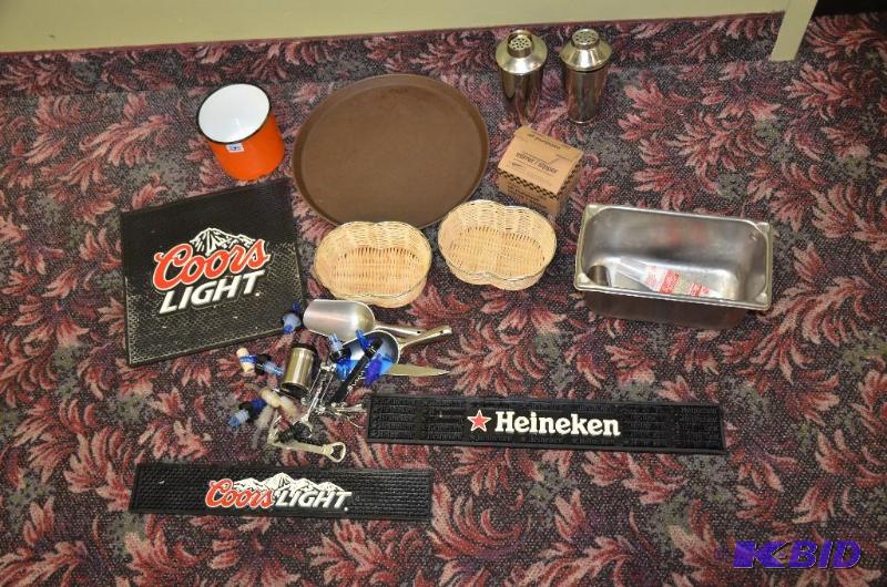lot 335 image: 2 baskets, 2 serving trays, 2 martini shakers...