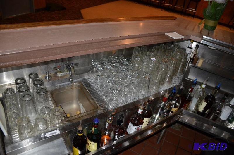lot 337 image: Over a hundred glasses including beer mugs an...