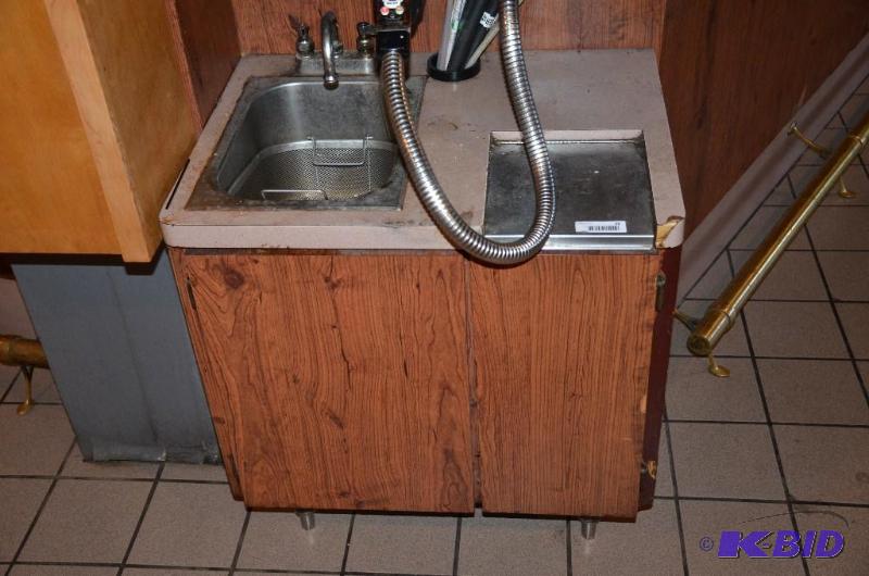 lot 35 image: Sink Station with Insulated cooler. &nbspLoc...