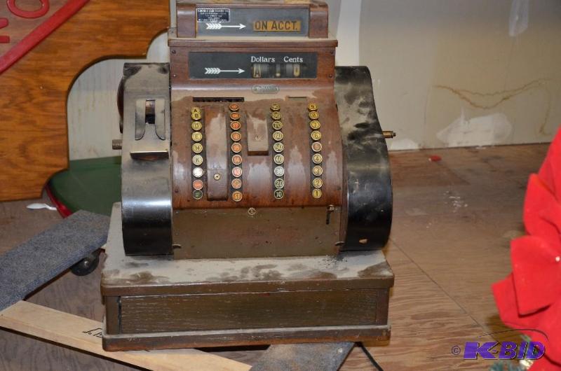lot 354 image: National Cash Register Model 842-XX probably ...