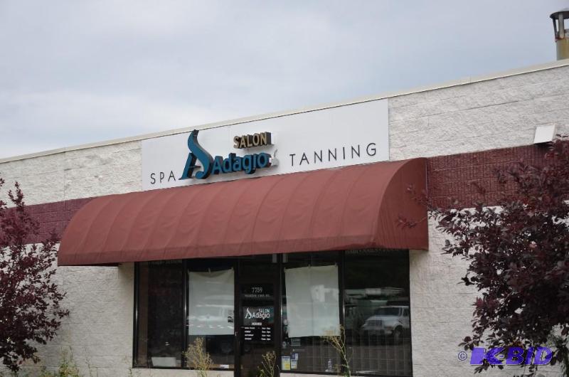 lot 366 image: Awning Please bring your own tools and help f...
