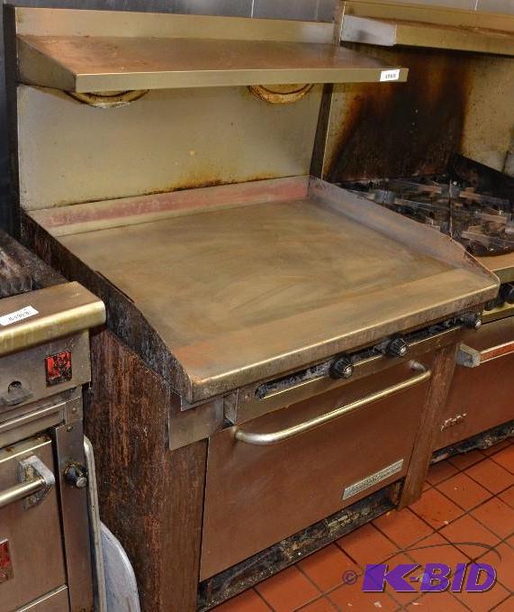 lot 47 image: Hussmann Griddle Model No. T320F. Measures ap...