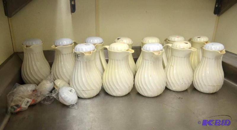 lot 71 image: 2 shelves&nbspof&nbspCarafes, as seen  ...