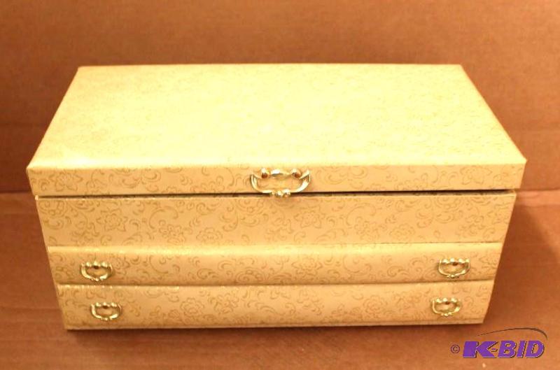 Jewelry Case with Jewelry