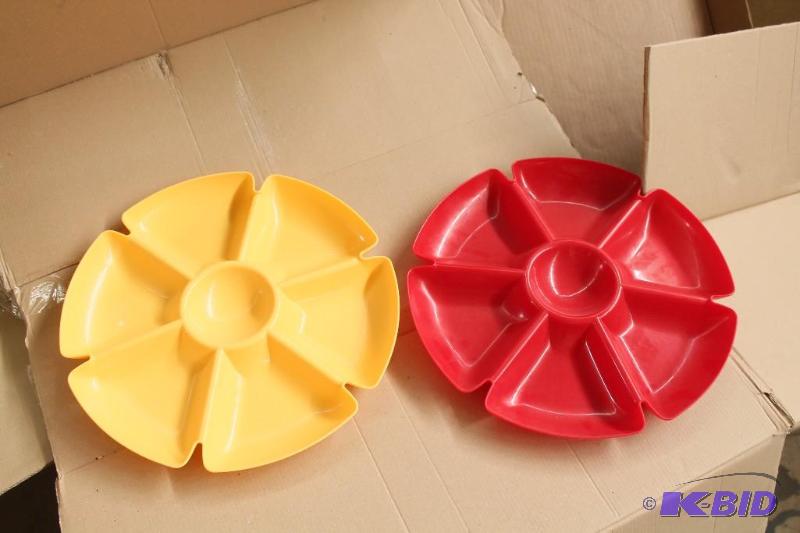 2 Round Serving Trays