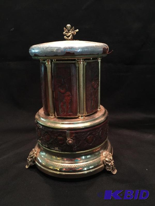 lot 122 image: Vintage Musical Cigarette Holder