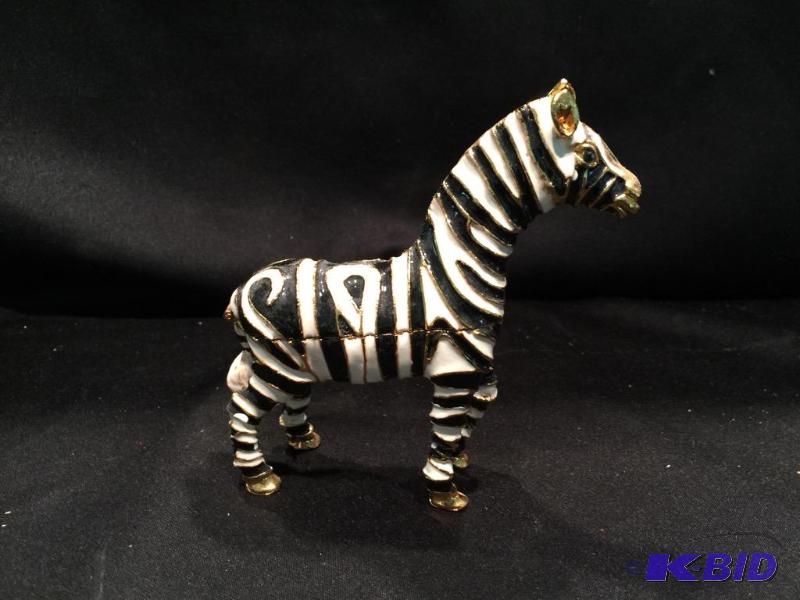 lot 169 image: Giraffe Trinket Box