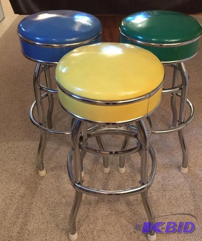 lot 17 image: Vintage Bar Stools