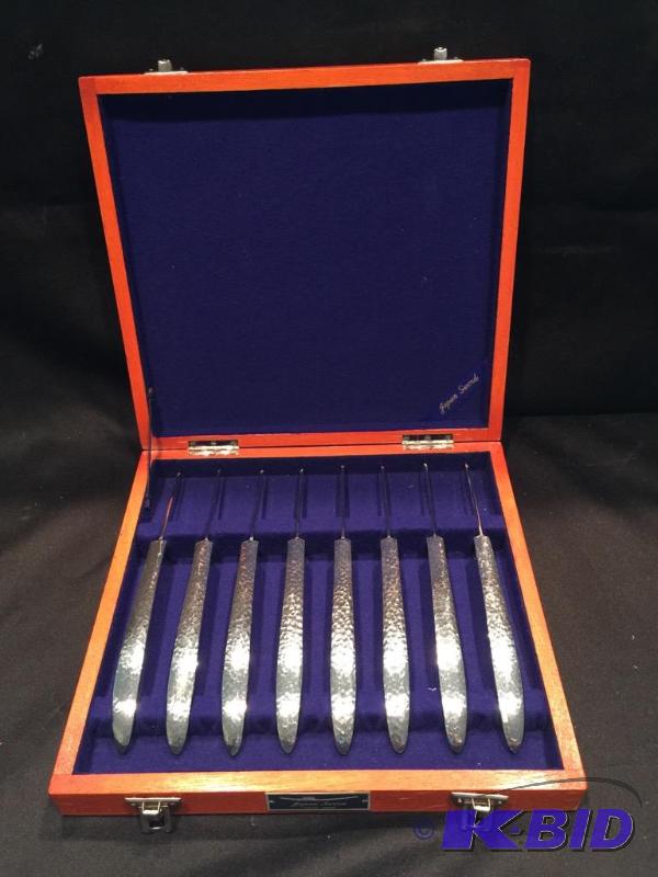 lot 172 image: Japan Sword Cutlery With Case