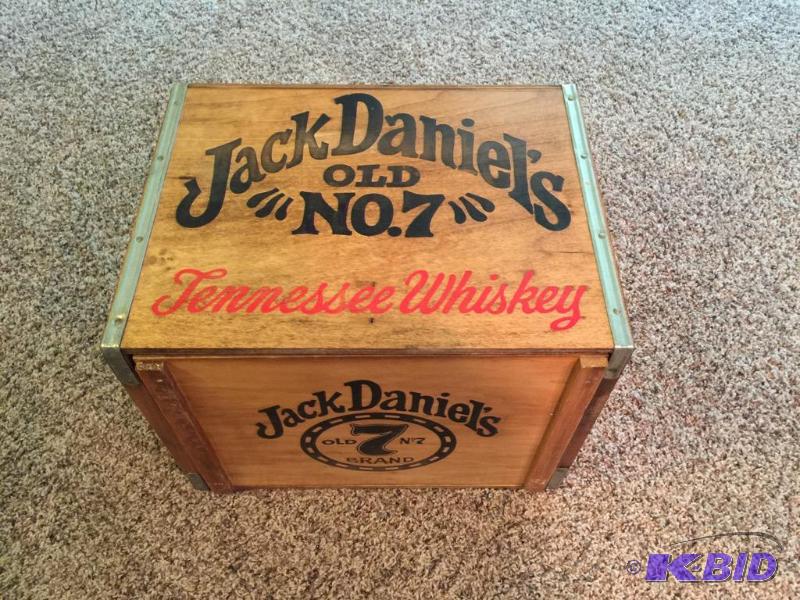 lot 175 image: Jack Daniels Wood Crate