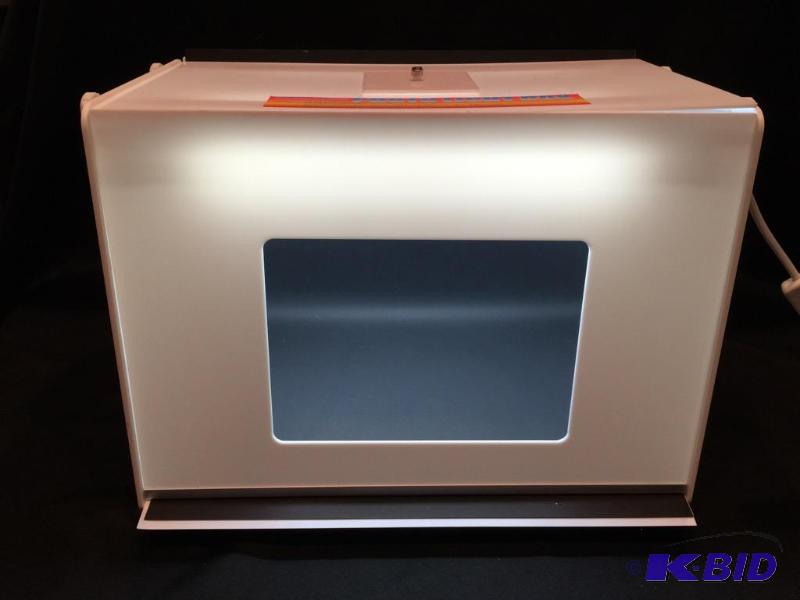 lot 179 image: New Photo Light Box