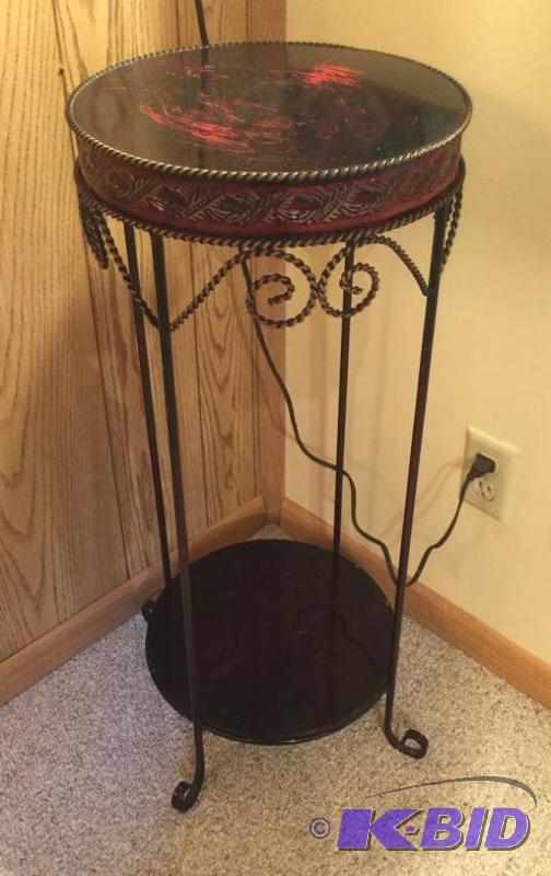 lot 21 image: Metal Accent Table