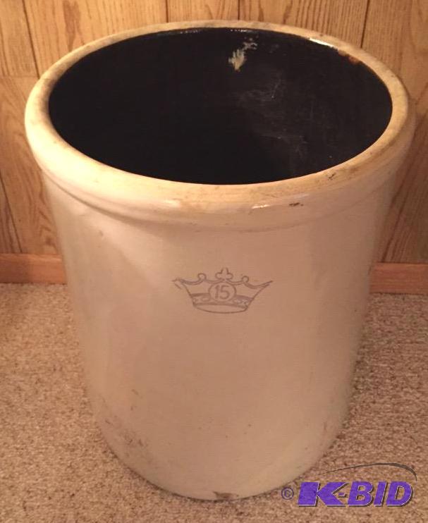 lot 35 image: Kings Crown Crock #15