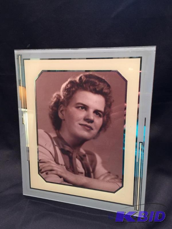 lot 63 image: Mirrored Art Deco Frame with Vintage Picture