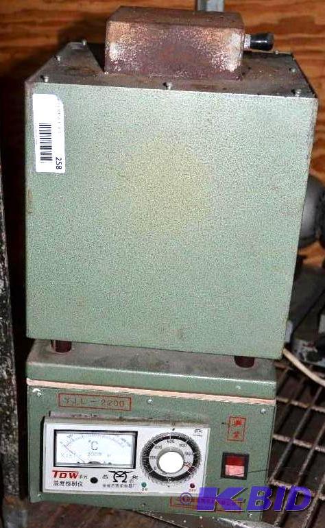 lot 12 image: Jewelry Casting Kiln.&nbspYJL-2200- similar...