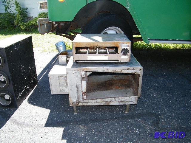 lot 4 image: Lot of 2 Pizza Ovens - For parts or repair - ...