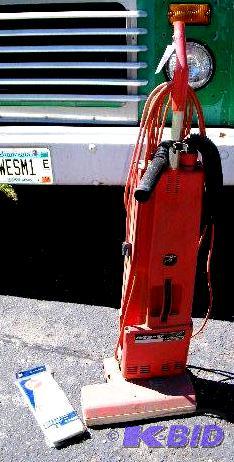 lot 9 image: Commercial Vacuum Cleaner - MPV Minuteman - M...