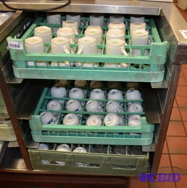 lot 132 image: Lot of tea cups and cups...