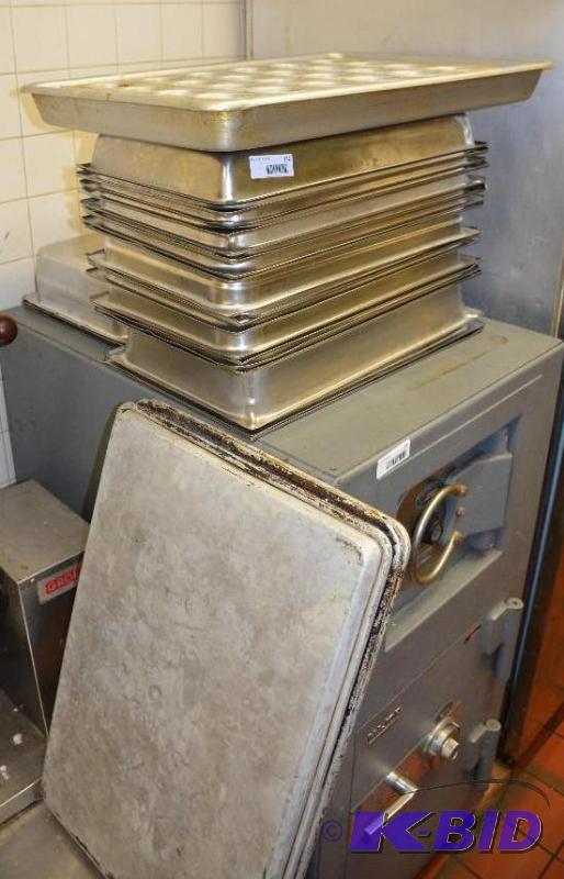 lot 152 image: Lot of Misc. stainless steel pans including b...