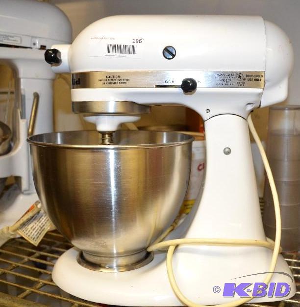 lot 196 image: Kitchen aid mixer. Model K45SS. With bowl and...