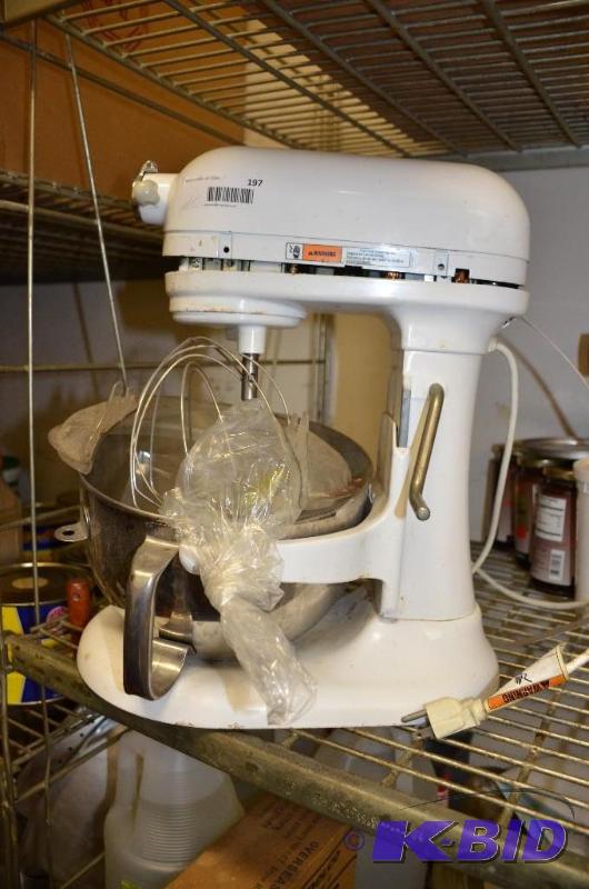 lot 197 image: Kitchen aid 6 qt. electric mixer. Model KT26...