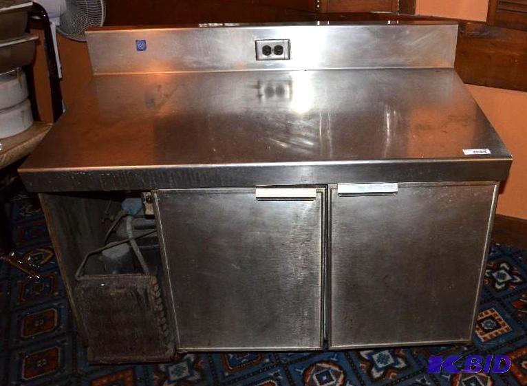 lot 230 image: Coleman 48 qt. Cooler. 29&quotx38&quotx48&q...