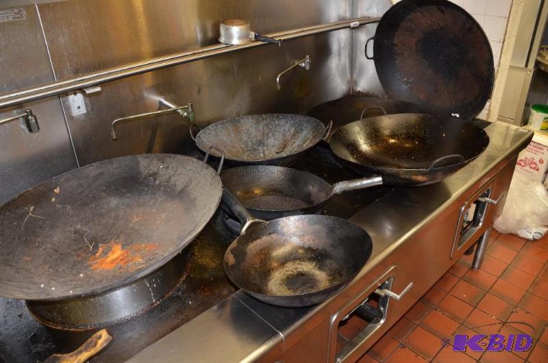 lot 28 image: 6 commercial woks  24", 14", 22&qu...