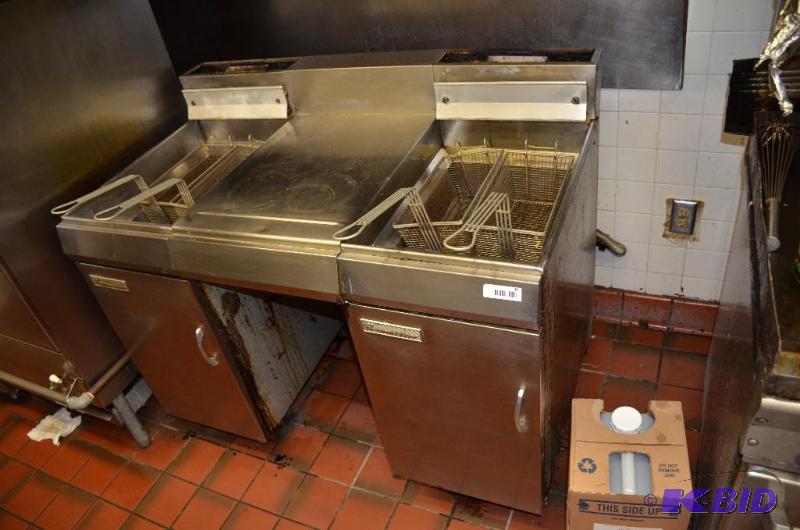 lot 30A image: Commercial Frymaster deep fat fryer MJ35SD 29...