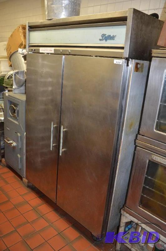 lot 33 image: Delfield commercial refrigerator 79x50x33. Ma...