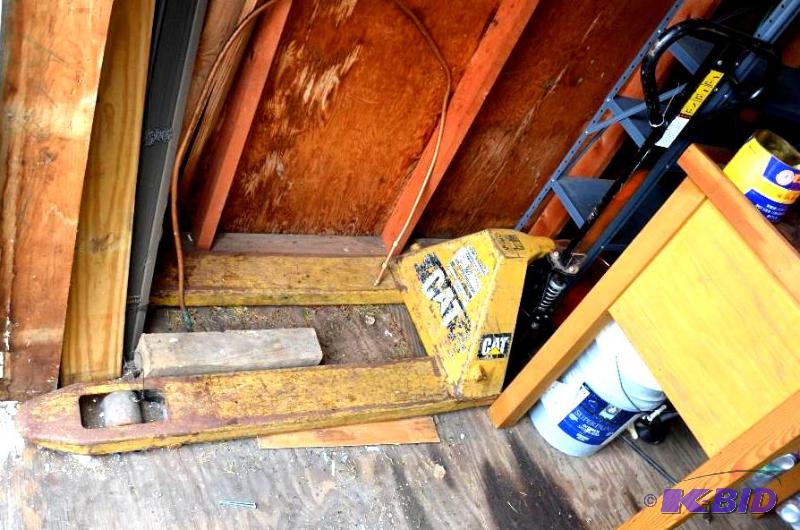 lot 41 image: CAT&nbspPallet Jack...