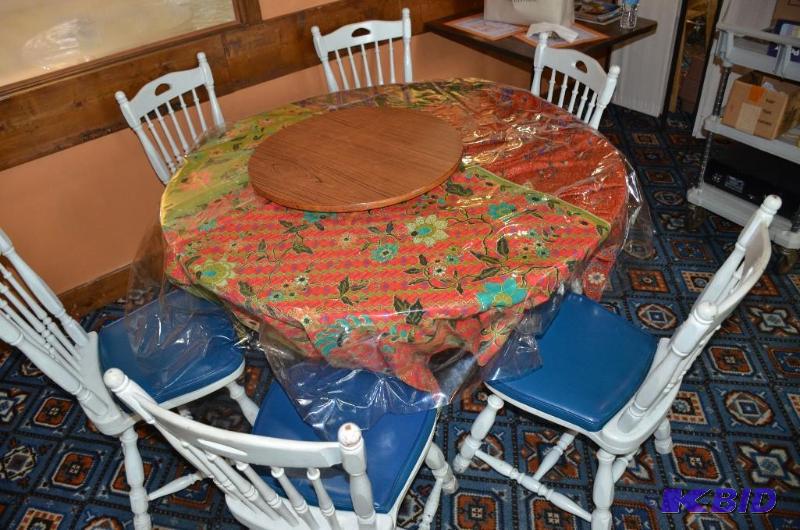 lot 87 image: Drop leaf table 36&quotwithout leaf 50"...