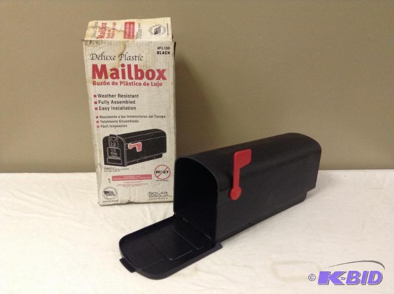 lot 112 image: Deluxe Plastic Mailbox