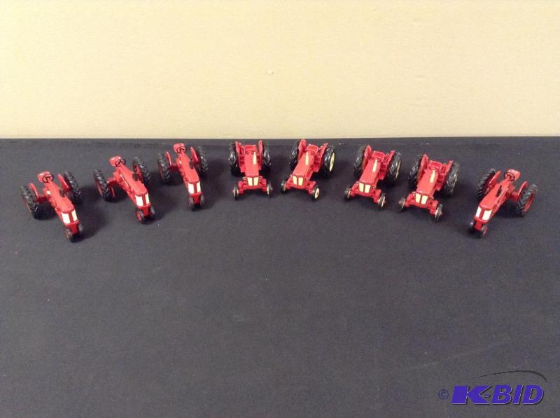 lot 33 image: 8 Toy Tractors - Ertl Case