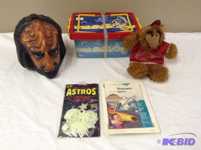 lot 4 image: Assortment Toys
