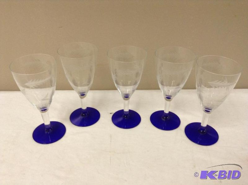 lot 42 image: Set of Wine Glasses