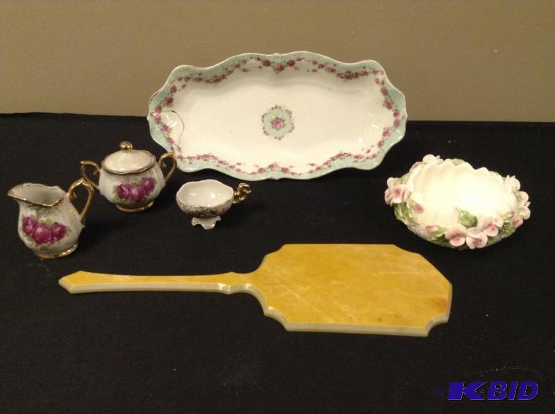 lot 62 image: Cute China Pieces