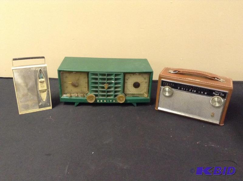 lot 64 image: 3 Vintage Radios