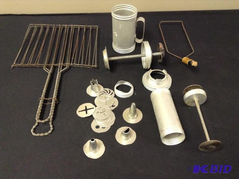 lot 69 image: Vintage Cookie Press & Toast Grill