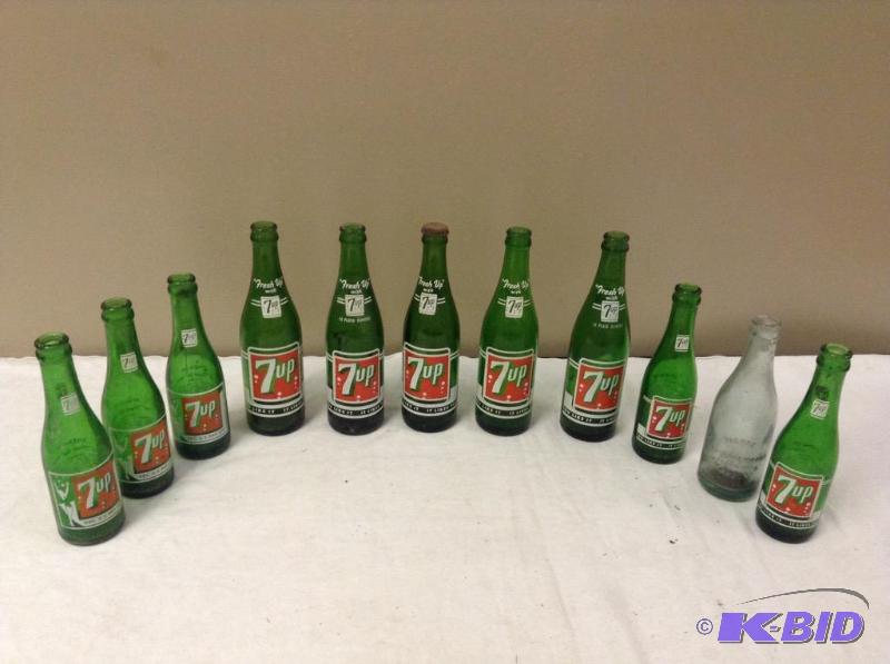 lot 92 image: Vintage 7-Up Bottles